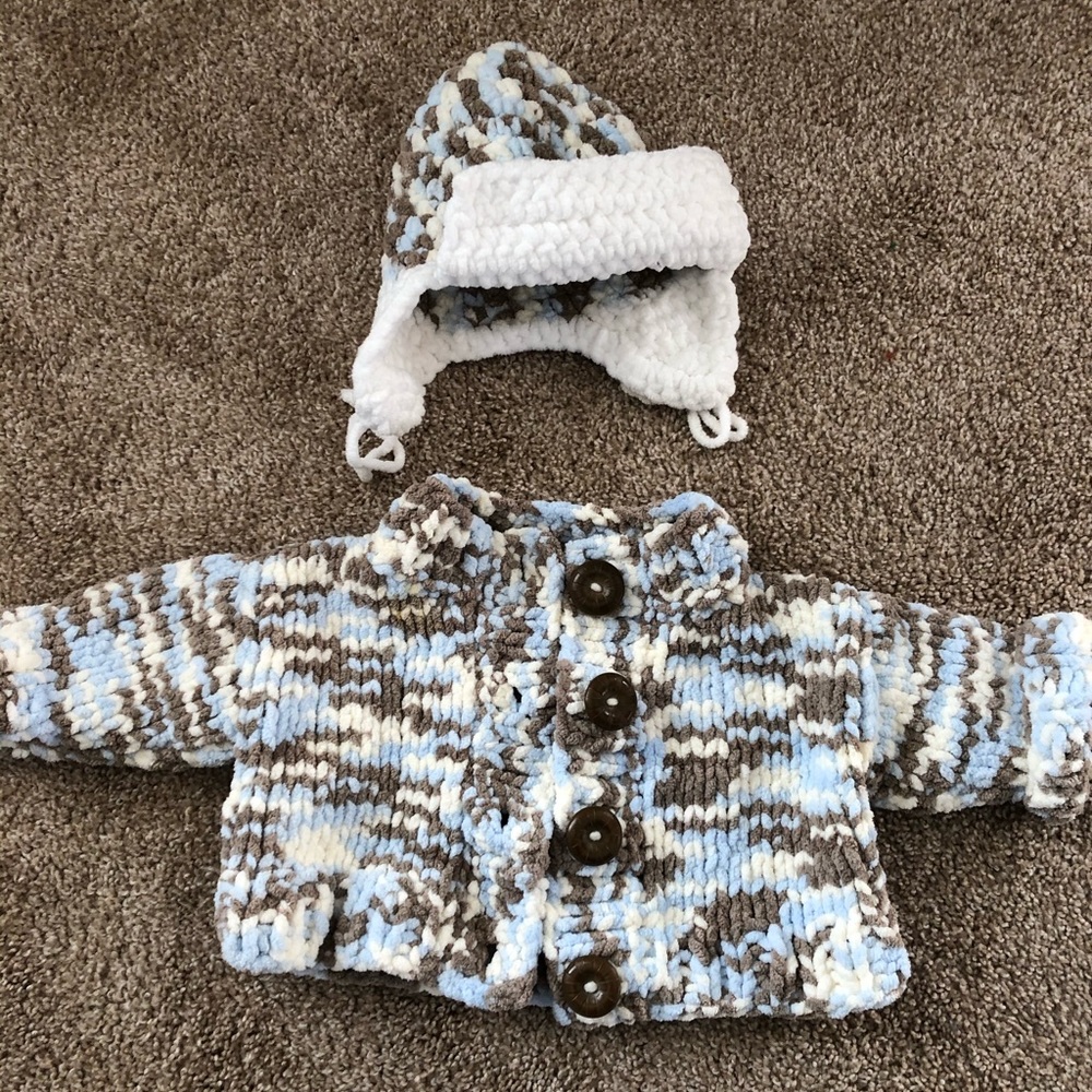 💚Handmade sweater and matching hat 💚